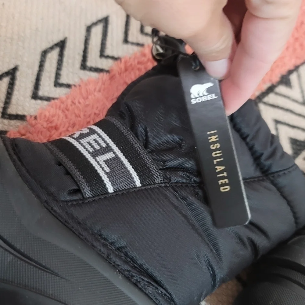 Sorel Kid's Cub Insulated Snow Boot in Black, sz 8